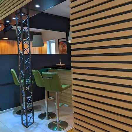 53suite & Underground Garage Parking
