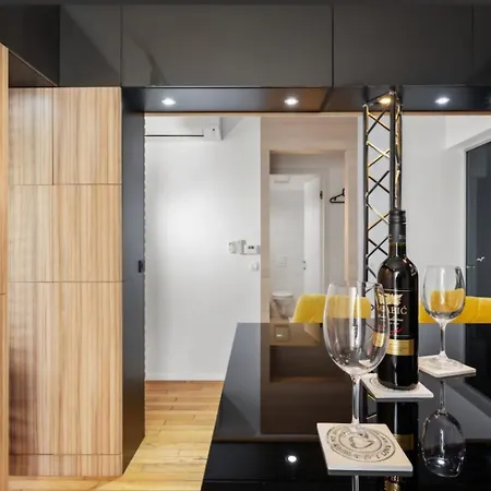 53suite & Underground Garage Parking Appartement *