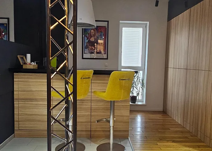 53 & Underground Garage Parking Apartamento