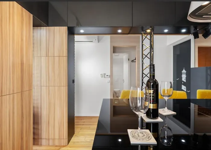 53suite Adriatic & Underground Garage Parking Apartamento *